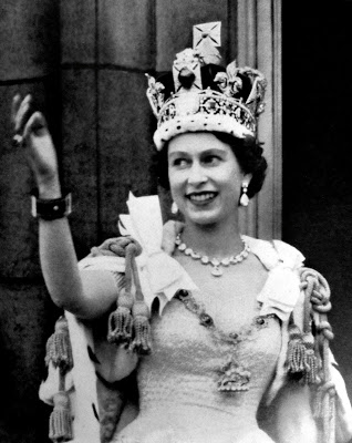 coronation-queenelizabethiiwavingfromthebalconyofbuckinghampalace-london-spiritofengland-peterbcrawford